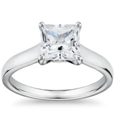 铂金 Gallery Collection™ 平滑型单石钻石订婚戒指